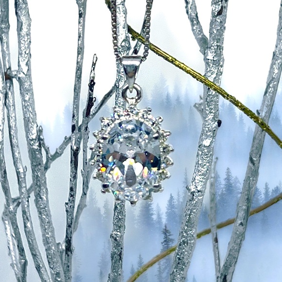 JC 925 Jewelry - Vintage Brilliant-Cut Oval Halo Crystal Quartz Pendant JC 925 Necklace